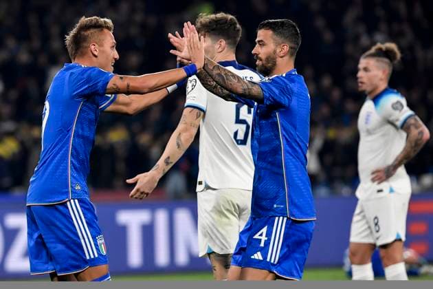 Mateo Retegui of Italy celebrates with Leonardo Spinazzola after scoring the goal of 1-2 for his side during the UEFA EURO2024 European Championship, EM, Europameisterschaft Qualification Group C football match between Italy and England at Diego Armando Maradona stadium in Napoli (Italy), March 23rd, 2023. Photo Andrea Staccioli Insidefoto Andrea Staccioli