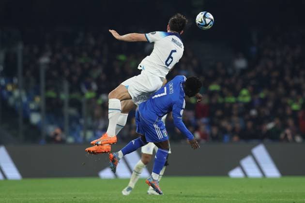 Foto Alessandro Garofalo LaPresse 23 marzo 2023 - Napoli, calcio - Italia vs Inghilterra - qualificazione campionato europeo 2024 - stadio Diego Armando Maradona Nella foto: Degnand Wilfried Gnonto (Italy), Harry Maguire (England) March 23, 2023 Napoli, soccer sport Italy vs England - Euro 2024 championship qualification 2024 - Diego Armando Maradona stadium In the pic: Degnand Wilfried Gnonto (Italy), Harry Maguire (England)  Copyright: xAlessandroxGarofalo LaPressex