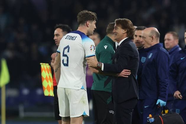 Foto Alessandro Garofalo LaPresse 23 marzo 2023 - Napoli, calcio - Italia vs Inghilterra - qualificazione campionato europeo 2024 - stadio Diego Armando Maradona Nella foto: Roberto Mancini coach (Italy) and John Stones (England) March 23, 2023 Napoli, soccer sport Italy vs England - Euro 2024 championship qualification 2024 - Diego Armando Maradona stadium In the pic: Roberto Mancini coach (Italy) and John Stones (England)  Copyright: xAlessandroxGarofalo LaPressex