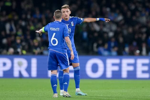 Mateo Retegui of Italy and Marco Verratti of Italy during the UEFA EURO, EM, Europameisterschaft,Fussball Qualifiers match between Italy and England at Stadio Diego Armando Maradona, Naples, Italy on 23 March 2023. Copyright: xGiuseppexMaffiax 36390035