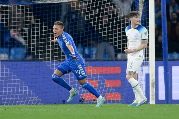 Mateo Retegui of Italy celebrates after scoring first goal during the UEFA EURO, EM, Europameisterschaft,Fussball Qualifiers match between Italy and England at Stadio Diego Armando Maradona, Naples, Italy on 23 March 2023. Copyright: xGiuseppexMaffiax 36390047