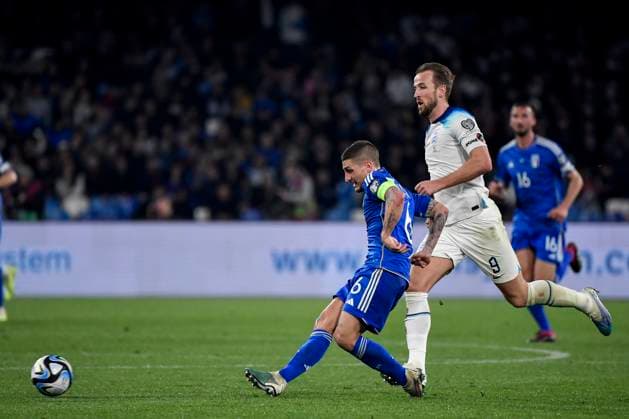 Marco Verratti of Italy and Harry Kane of England during the UEFA EURO2024 European Championship, EM, Europameisterschaft Qualification Group C football match between Italy and England at Diego Armando Maradona stadium in Napoli (Italy), March 23rd, 2023. Photo Andrea Staccioli Insidefoto Andrea Staccioli