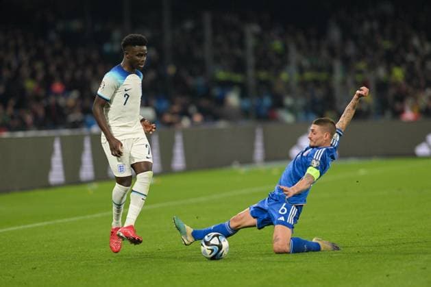 Bukayo Saka (7) England cfights for the ball with Marco Verratti (6) Italy during the EURO 2024 qualifying football match between Italy vs England on March 23, 2023 at the Stadium Maradona in Naples, Italy  Copyright: xSalvatorexVaro LiveMediax xipa-ax xLivexMediax 0 IPA_IPA36921267