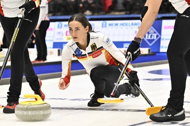 Sport Themen der Woche KW12 Sport Bilder des Tages Curling WM in Sandviken SANDVIKEN 20230324 Tysklands Lena Kapp under fredagens match mellan Norge och Tyskland i curling-VM för damer i Göransson arena i Sandviken. SANDVIKEN SVERIGE x10030x *** SANDVIKEN 20230324 Germanys Lena Kapp during Fridays match between Norway and Germany in the womens curling WC in Göransson arena in Sandviken SANDVIKEN SWEDEN x10030x,  Copyright: xJonasxEkströmer TTx CURLING-VM 2023