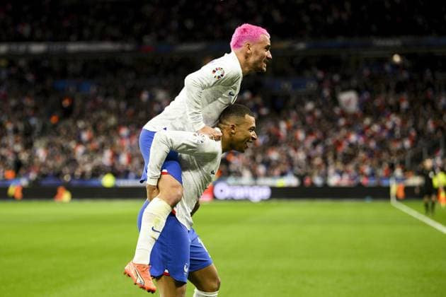 joie des joueurs de l equipe de France apres le but de GRIEZMANN Antoine (FRA) sur une passe de MBAPPE Kylian (FRA) FOOTBALL : France vs Pays Bas - Eliminatoires Euro2024 - 24 03 2023 JBAutissier Panoramic 