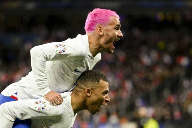 IMAGO Iconic Moments, Fußball IMAGO Iconic Moments, Fußball Bilder des Jahres 2023, Sport 03 März Sport Themen der Woche KW12 Sport Bilder des Tages joie des joueurs de l equipe de France apres le but de GRIEZMANN Antoine (FRA) sur une passe de MBAPPE Kylian (FRA) FOOTBALL : France vs Pays Bas - Eliminatoires Euro2024 - 24 03 2023 JBAutissier Panoramic 