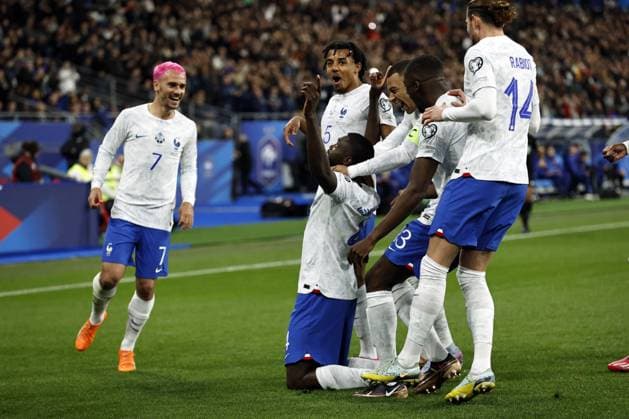 Fußball, EM Quali, Frankreich - Niederlande SAINT-DENIS - Dayot Upamecano of France celebrates the 0-2 during the UEFA EURO, EM, Europameisterschaft,Fussball 2024 qualifying match between France and the Netherlands at Stade de France on March 24, 2023 in Saint-Denis, France. ANP MAURICE VAN STONE UEFA EURO 2024 Qualifying Round 2022 2023 xVIxANPxSportx xxANPxIVx 465701213 originalFilename: 465701213.jpg