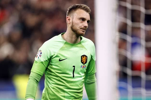Fußball, EM Quali, Frankreich - Niederlande SAINT-DENIS - Holland goalkeeper Jasper Cillessen is disappointed after the 3-0 draw during the UEFA EURO, EM, Europameisterschaft,Fussball 2024 qualifying match between France and the Netherlands at Stade de France on March 24, 2023 in Saint-Denis, France. ANP MAURICE VAN STONE UEFA EURO 2024 Qualifying Round 2022 2023 xVIxANPxSportx xxANPxIVx 465701801 originalFilename: 465701801.jpg