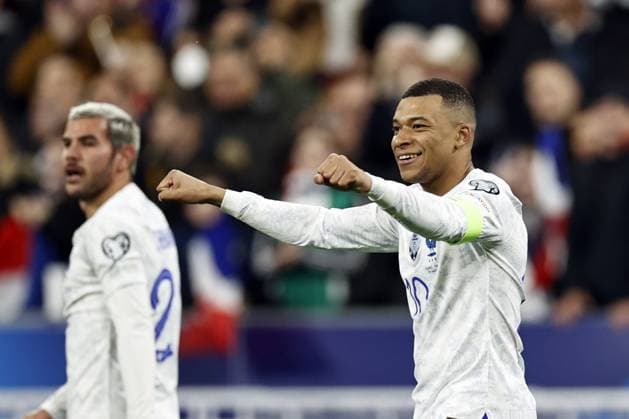 Fußball, EM Quali, Frankreich - Niederlande SAINT-DENIS - Kylian Mbappe of France celebrates the 3-0 during the UEFA EURO, EM, Europameisterschaft,Fussball 2024 qualifying match between France and the Netherlands at Stade de France on March 24, 2023 in Saint-Denis, France. ANP MAURICE VAN STONE UEFA EURO 2024 Qualifying Round 2022 2023 xVIxANPxSportx xxANPxIVx 465701808 originalFilename: 465701808.jpg