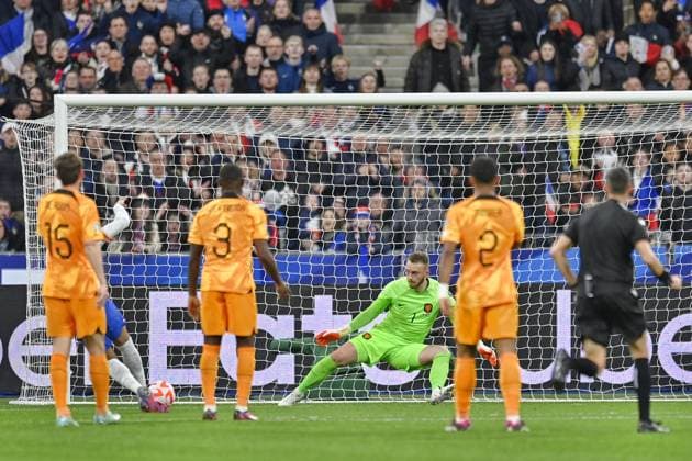 Fußball, EM Quali, Frankreich - Niederlande PARIS, 24-03-2023, Stade de France, UEFA Qualification EURO 2024 Football, season 2022 2023, France - Netherlands. Netherlands goalkeeper Jasper Cillessen beaten after another French goal France - Netherlands  x20316404x Copyright: