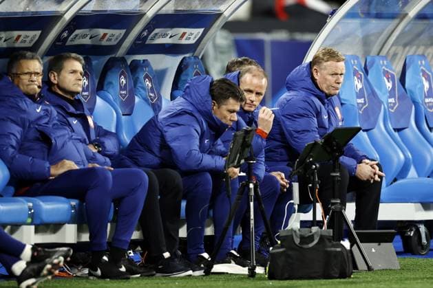 Fußball, EM Quali, Frankreich - Niederlande SAINT-DENIS - Holland coach Ronald Koeman during the UEFA EURO, EM, Europameisterschaft,Fussball 2024 qualifying match between France and Netherlands at Stade de France on March 24, 2023 in Saint-Denis, France. ANP MAURICE VAN STONE UEFA EURO 2024 Qualifying Round 2022 2023 xVIxANPxSportx xxANPxIVx 465701964 originalFilename: 465701964.jpg