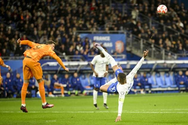 retourne accrobatique de MBAPPE Kylian (FRA) FOOTBALL : France vs Pays Bas - Eliminatoires Euro2024 - 24 03 2023 JBAutissier Panoramic 