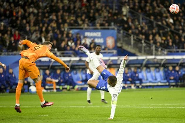 retourne accrobatique de MBAPPE Kylian (FRA) FOOTBALL : France vs Pays Bas - Eliminatoires Euro2024 - 24 03 2023 JBAutissier Panoramic 