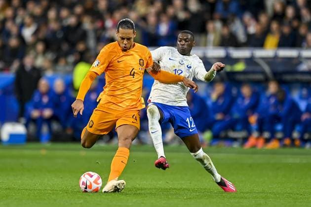 PARIS, 24-03-2023, Stade de France, UEFA Qualification EURO 2024 Football, season 2022 2023, France - Netherlands, Netherlands player Virgil van Dijk, France player Randal Kolo Muani France - Netherlands  x20316502x Copyright: