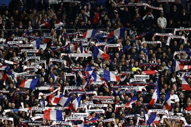 SAINT-DENIS - Supporters of France during the UEFA EURO, EM, Europameisterschaft,Fussball 2024 qualifying match between France and the Netherlands at Stade de France on March 24, 2023 in Saint-Denis, France. ANP MAURICE VAN STONE UEFA EURO 2024 Qualifying Round 2022 2023 xVIxANPxSportx xxANPxIVx 465704137 originalFilename: 465704137.jpg
