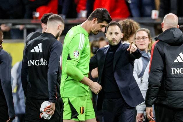 Belgium s goalkeeper Thibaut Courtois and Belgium s head coach Domenico Tedesco pictured during a soccer game between the Swedish national team, Nationalteam and Belgium s Red Devils, at the Friends Arena, in Solna, Sweden, Friday 24 March 2023, the first (out of 8) Euro 2024 qualification match. VIRGINIExLEFOUR  x63627302x