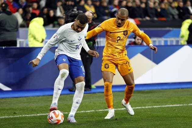 SAINT-DENIS - (lr) Kylian Mbappe of France, Donyell Malen of Holland during the UEFA EURO, EM, Europameisterschaft,Fussball 2024 qualifying match between France and Netherlands at Stade de France on March 24, 2023 in Saint-Denis, France. ANP MAURICE VAN STONE UEFA EURO 2024 Qualifying Round 2022 2023 xVIxANPxSportx xxANPxIVx 465708197 originalFilename: 465708197.jpg