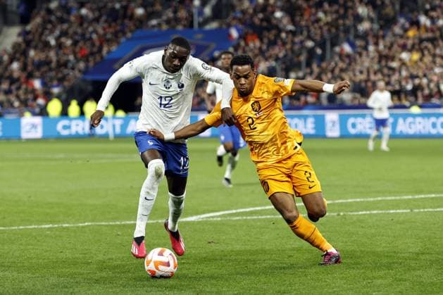 SAINT-DENIS - (lr) Randal Kolo Muani of France, Jurrien Timber of Holland during the UEFA EURO, EM, Europameisterschaft,Fussball 2024 qualifying match between France and Netherlands at Stade de France on March 24, 2023 in Saint-Denis, France. ANP MAURICE VAN STONE UEFA EURO 2024 Qualifying Round 2022 2023 xVIxANPxSportx xxANPxIVx 465708933 originalFilename: 465708933.jpg
