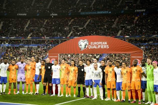 photo des 2 equipes FOOTBALL : France vs Pays Bas - Eliminatoires Euro2024 - 24 03 2023 JBAutissier Panoramic 