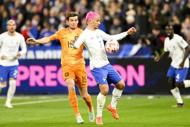 GRIEZMANN Antoine (FRA) vs DE ROON Marten (NED) FOOTBALL : France vs Pays Bas - Eliminatoires Euro2024 - 24 03 2023 JBAutissier Panoramic 