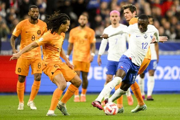 KOLO MUANI Randal (FRA) vs AKE Nathan (NED) FOOTBALL : France vs Pays Bas - Eliminatoires Euro2024 - 24 03 2023 JBAutissier Panoramic 