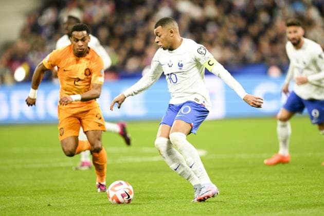 MBAPPE Kylian (FRA) vs TIMBER Jurrien (NED) FOOTBALL : France vs Pays Bas - Eliminatoires Euro2024 - 24 03 2023 JBAutissier Panoramic 