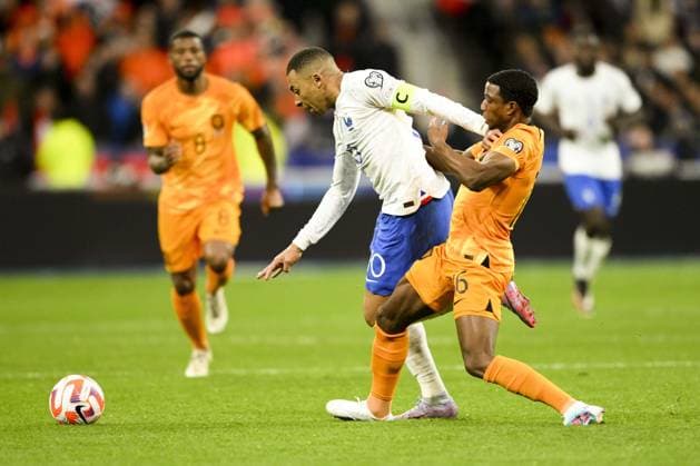MBAPPE Kylian (FRA) vs MALACIA Tyrell (NED) FOOTBALL : France vs Pays Bas - Eliminatoires Euro2024 - 24 03 2023 JBAutissier Panoramic 