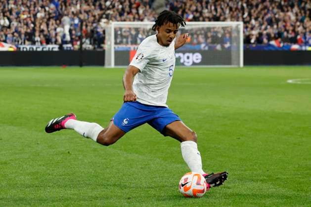 Football: match de qualification pour l Euro 2024. France - Pays-Bas (4-0). 24 Mars 2023 - Paris, France : Match de qualification Ã l?EURO 2024 France vs Pays-Bas. La France gagne 4-0. Jules Kounde (France maillot blanc) ici en action. (Henri Szwarc Starface) 290078 2023-03-24 Saint-Denis France  Copyright: xHenrixSwzarcx xStarfacex 0240419749st