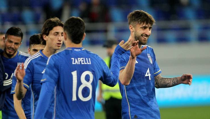 24.03.2023 Backa Topola Serbia-Italy U21, U 21 Under 21 International Friendly, Länderspiel, Nationalmannschaft men s football Mattia Viti (R) Italy celebrate victory beside Samuele Mulattieri(3L) :