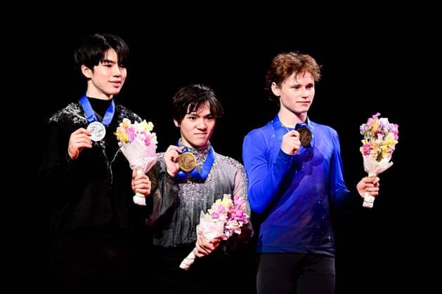 Sport Themen der Woche KW12 Sport Bilder des Tages Men Awards, L-R, Junhwan CHA (KOR) second place, Shoma UNO (JPN) first place, Ilia MALININ (USA) third place, during Victory Ceremony at ISU World Figure skating, Eiskunstlauf Championships 2023, at Saitama Super Arena, on March 25, 2023 in Saitama, Japan. Noxthirdxpartyxsales  (214279219)