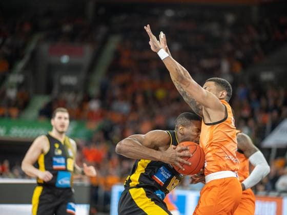 Sport Themen der Woche KW12 Sport Bilder des Tages Yorman Polas Bartolo (MHP Riesen Ludwigsburg, 13), Yago Mateus Dos Santos (Ratiopharm Ulm, 02), GER, Ratiopharm Ulm vs. MHP Riesen Ludwigsburg, Basketball, Bundesliga, 25. Spieltag, Spielzeit 2022 2023, 25.03.2023, GER, Ratiopharm Ulm vs. MHP Riesen Ludwigsburg, Basketball, Bundesliga, 25. Spieltag, Spielzeit 2022 2023, 25.03.2023 Ulm *** Yorman Polas Bartolo MHP Riesen Ludwigsburg, 13 , Yago Mateus Dos Santos Ratiopharm Ulm, 02 , GER, Ratiopharm Ulm vs MHP Riesen Ludwigsburg, Basketball, Bundesliga, 25 Spieltag, Spielzeit 2022 2023, 25 03 2023, GER, Ratiopharm Ulm vs MHP Riesen Ludwigsburg, Basketball, Bundesliga, 25 Spieltag, Spielzeit 2022 2023, 25 03 2023 Ulm. Copyright: xEibner-Pressefoto SaschaxWaltherx EP_EER