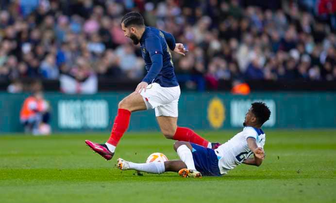 Leicester, England, March 25th 2023: Angel Gomes (20 England) tackles Rayan Cherki (10 France) during the International Friendly, Länderspiel, Nationalmannschaft football match between England and France at the King Power Stadium in Leicester, England. (James Whitehead SPP) Copyright: xJamesxWhiteheadx xSPPx spp-en-JaWhSp-EU21vFU21046