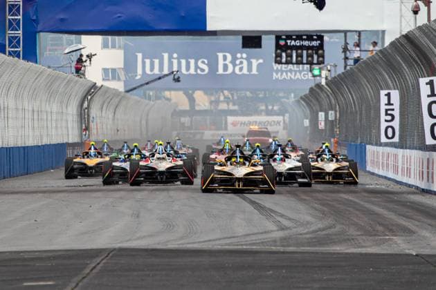 Bilder des Jahres 2023, Sport 03 März Sport Bilder des Tages FORMULA E EPRIX SAO PAULO (SPO) Formula E Race in Brazil, March, 25, 2023, Sao Paulo, Brazil: The first Formula E race in Brazil, which took place on the afternoon of this Saturday, March 25, 2023, in Sao Paulo, ended with the victory of New Zealander Mitch Evans (9 - Jaguar), followed by his countryman Nick Cassidy (37 - Envision) and by the Englishman Sam Bird (10 - Jaguar). Brazilians Lucas Di Grassi (Mahindra) and Sergio Sette Camara (NIO 333) finished 13th and 17th, respectively. Credit: Fabricio Bomjardim Thenews2 (Foto: Fabricio Bomjardim TheNews2 imago images) SPO  Copyright: xFabricioxBomjardimx