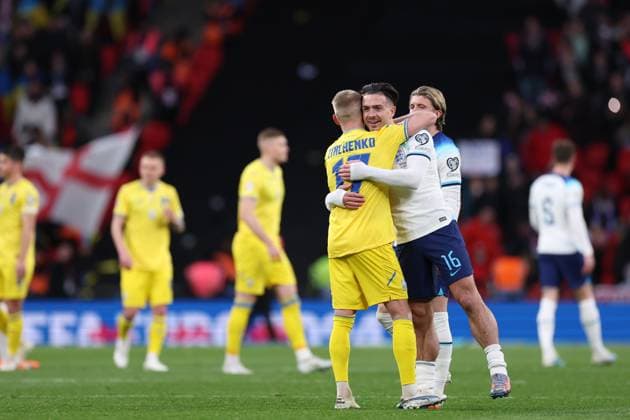 England v Ukraine 26 March 2023, London - UEFA EURO, EM, Europameisterschaft,Fussball 2024 Qualifying - Group C - England v Ukraine - Oleksandr Zinchenko of Ukraine hugs ex-teammate Jack Grealish of England - Photo: Jacques Feeney Offside. London UK Copyright: xJacquesxFeeneyx xOffsidexOffside