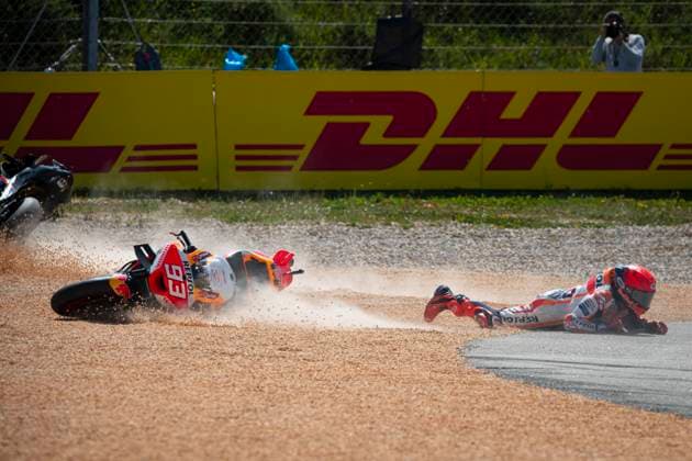 Sport Themen der Woche KW12 Sport Bilder des Tages 93 MARQUEZ Marc (spa), Repsol Honda Team, Honda RC213V, accident, crash Ducati Desmosedici GP23, action during the 2023 MotoGP Grande Premio de Portugal, on the autodrome di Algarve International Circuit from March 24 to 26, in Portugal - MOTO - MOTO GP - PORTUGAL GRAND PRIX 2023 DPPI Panoramic  _RCC0448