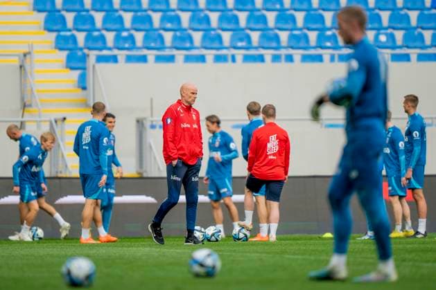 Soccer, training with Norways mens national team Batumi, Georgia 20230327 Norways national team manager Stale Solbakken during a training session with the mens national soccer team for the European Championship qualifying matches in soccer against Georgia Photo Fredrik Varfjell NTB Batumi Georgia EDITORIAL USE ONLY RESTRICTED USE FOR BETTING COMPANIES  Copyright: xFredrikxVarfjellx xNTBx