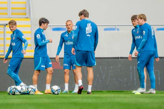 Football, training with the Norwegian mens national team Batumi, Georgia 20230327 Martin odegaard, Hugo Vetlesen, Leo Skiri ostigard, Sander Berge, Jorgen Strand Larsen and Kristian Thorstvedt during a training session with the mens national football team for the European Championship qualifying matches in football against Georgia Photo Fredrik Varfjell NTB Batumi Georgia EDITORIAL USE ONLY RESTRICTED USE FOR BETTING COMPANIES  Copyright: xFredrikxVarfjellx xNTBx