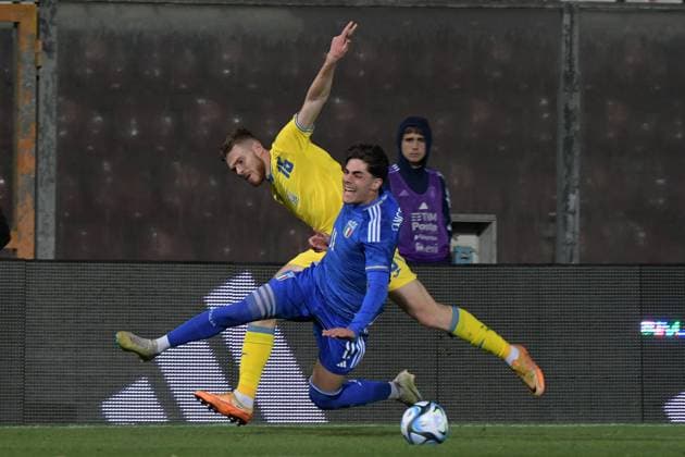 Stadio Oreste Granillo, Reggio Calabria Amichevole Italia-Ucraina Under 21 In foto: Fallo Mikhailenko su Cancellieri Copyright: xAndreaxRositox DSC_9839