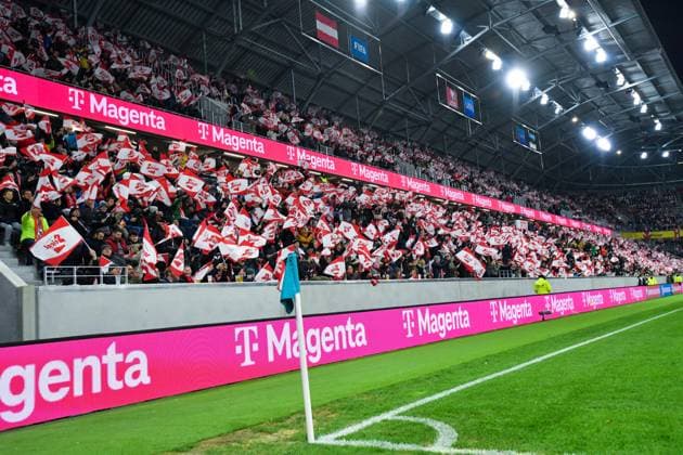 SOCCER - UEFA EURO, EM, Europameisterschaft,Fussball 2024 Quali, AUT vs EST LINZ,AUSTRIA,27.MAR.23 - SOCCER - European Qualifiers 2024, OEFB international match, Länderspiel, Nationalmannschaft Austria vs Estland. Image shows the fans of AUT with flags.  GEPAxpictures xChristianxMoser