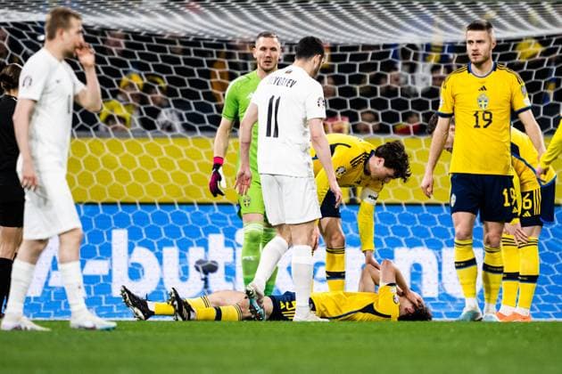 230327 Hjalmar Ekdal of Sweden in pain during the UEFA EURO, EM, Europameisterschaft,Fussball Qualifier, EM, Europameisterschaft football match between Sweden and Azerbaijan on March 27, 2023 in Stockholm. Photo: Jesper Zerman BILDBYRAN COP 234 JZ0347 bbeng football soccer fotboll fotball uefa euro qualifier landskamp emkval em-kvalifisering em-kvalik sverige sverige a sweden azerbajdzjan Copyright: JESPERxZERMAN BB230327JZ010