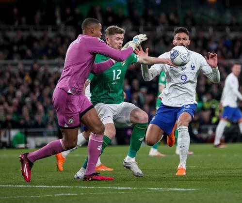 UEFA EURO, EM, Europameisterschaft,Fussball 2024 Qualifying Round Group B, Aviva Stadium, Dublin 27 3 2023 Republic of Ireland vs France Ireland™s Gavin Bazunu and Nathan Collins with Olivier Giroud of France Gavin Bazunu and Nathan Collins with Olivier Giroud 27 3 2023  Copyright: x INPHO JamesxCrombiex AD5I0102