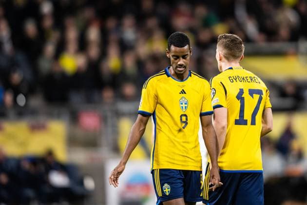 230327 Alexander Isak of Sweden and Viktor Gyökeres of Sweden looks dejected during the UEFA EURO, EM, Europameisterschaft,Fussball Qualifier, EM, Europameisterschaft football match between Sweden and Azerbaijan on March 27, 2023 in Stockholm. Photo: Maxim Thore BILDBYRAN kod MT JZ0347 bbeng football soccer fotboll fotball uefa euro qualifier landskamp emkval em-kvalifisering em-kvalik sverige sverige a sweden azerbajdzjan depp Copyright: MAXIMxTHORE BB230327MT030