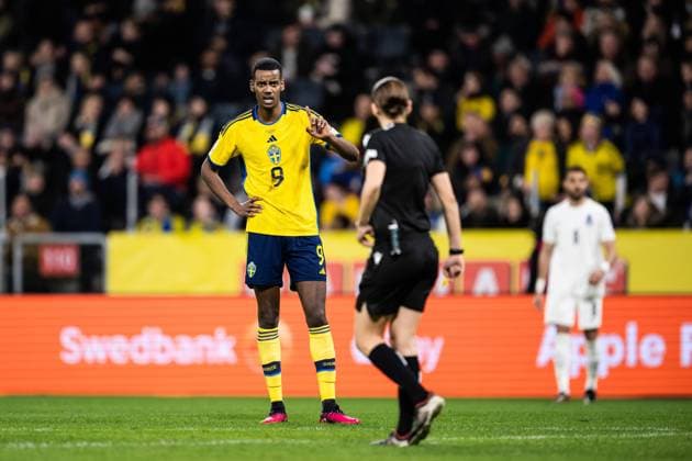 230327 Alexander Isak of Sweden reacts to Referee StÃ phanie Frappart during the UEFA EURO, EM, Europameisterschaft,Fussball Qualifier, EM, Europameisterschaft football match between Sweden and Azerbaijan on March 27, 2023 in Stockholm. Photo: Jesper Zerman BILDBYRAN COP 234 JZ0347 bbeng football soccer fotboll fotball uefa euro qualifier landskamp emkval em-kvalifisering em-kvalik sverige sverige a sweden azerbajdzjan Copyright: JESPERxZERMAN BB230327JZ020