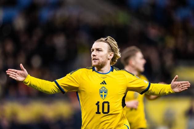 230327 Emil Forsberg of Sweden celebrates scoring 1-0 during the UEFA EURO, EM, Europameisterschaft,Fussball Qualifier, EM, Europameisterschaft football match between Sweden and Azerbaijan on March 27, 2023 in Stockholm. Photo: Maxim Thore BILDBYRAN kod MT JZ0347 bbeng football soccer fotboll fotball uefa euro qualifier landskamp emkval em-kvalifisering em-kvalik sverige sverige a sweden azerbajdzjan jubel Copyright: MAXIMxTHORE BB230327MT034