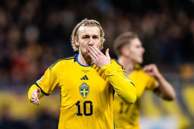 Sport Bilder des Tages 230327 Emil Forsberg of Sweden celebrates scoring 1-0 during the UEFA EURO, EM, Europameisterschaft,Fussball Qualifier, EM, Europameisterschaft football match between Sweden and Azerbaijan on March 27, 2023 in Stockholm. Photo: Maxim Thore BILDBYRAN kod MT JZ0347 bbeng football soccer fotboll fotball uefa euro qualifier landskamp emkval em-kvalifisering em-kvalik sverige sverige a sweden azerbajdzjan jubel Copyright: MAXIMxTHORE BB230327MT035