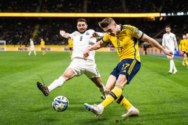 230327 Hojjat Haggverdi of Azerbaijan and Viktor Gyökeres of Sweden during the UEFA EURO, EM, Europameisterschaft,Fussball Qualifier, EM, Europameisterschaft football match between Sweden and Azerbaijan on March 27, 2023 in Stockholm. Photo: Maxim Thore BILDBYRAN kod MT JZ0347 bbeng football soccer fotboll fotball uefa euro qualifier landskamp emkval em-kvalifisering em-kvalik sverige sverige a sweden azerbajdzjan Copyright: MAXIMxTHORE BB230327MT044
