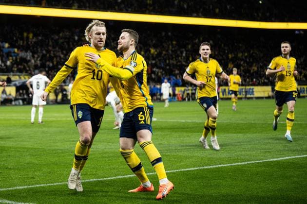 230327 Emil Forsberg and Gabriel Gudmundsson of Sweden celebrate after 1-0 during the UEFA EURO, EM, Europameisterschaft,Fussball Qualifier, EM, Europameisterschaft football match between Sweden and Azerbaijan on March 27, 2023 in Stockholm. Photo: Maxim Thore BILDBYRAN kod MT JZ0347 bbeng football soccer fotboll fotball uefa euro qualifier landskamp emkval em-kvalifisering em-kvalik sverige sverige a sweden azerbajdzjan Copyright: MAXIMxTHORE BB230327MT048