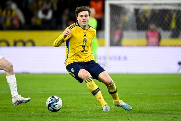 STOCKHOLM 20230327 Sveriges lagkapten Victor Nilsson Lindelöf under mandagens EM-kvalmatch i fotboll mellan Sverige och Azerbajdzjan pa Friends Arena. STOCKHOLM SVERIGE x10080x Copyright: xFredrikxSandberg TTx EM-KVAL SVERIGE-AZERBAJDZJAN