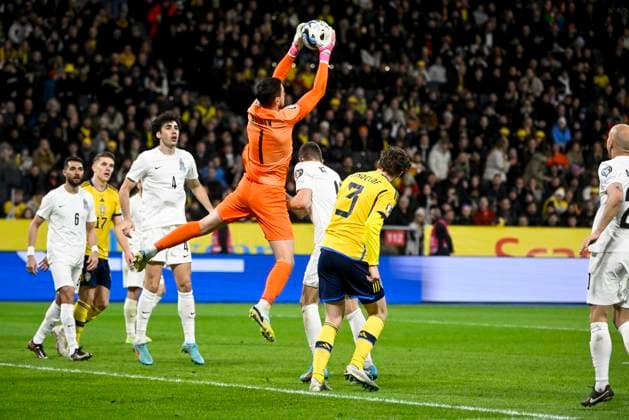 STOCKHOLM 20230327 Azerbajdzjans malvakt Emil Balayev fangar en boll under mandagens EM-kvalmatch i fotboll mellan Sverige och Azerbajdzjan pa Friends Arena. STOCKHOLM SVERIGE x10080x Copyright: xFredrikxSandberg TTx EM-KVAL SVERIGE-AZERBAJDZJAN
