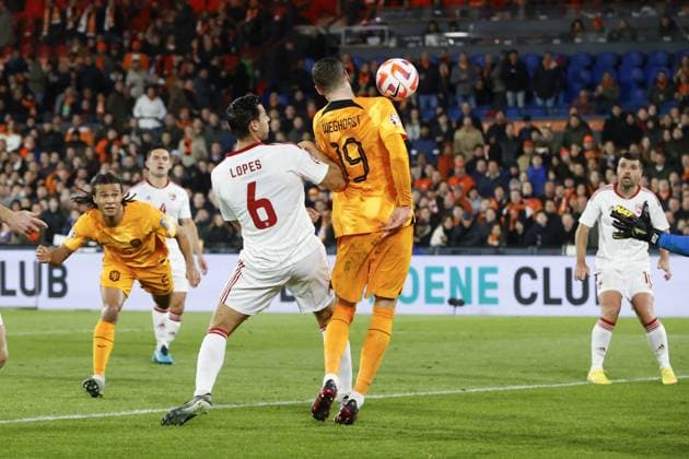 ROTTERDAM , 27-03-2023 , Stadion de Kuip , UEFA Qualification EURO 2024 , season 2022 2023 , match between Netherlands and Gibraltar , (L-R) Netherlands player Nathan Ake scores 2-0, Gibraltar player Bernardo Lopes, Netherlands player Wout Weghorst Netherlands - Gibraltar  x20346874x Copyright: